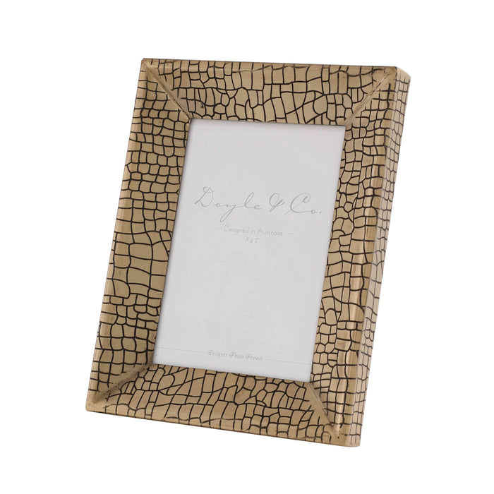 Aria Croc Art Frame – Unique Memory Showcase