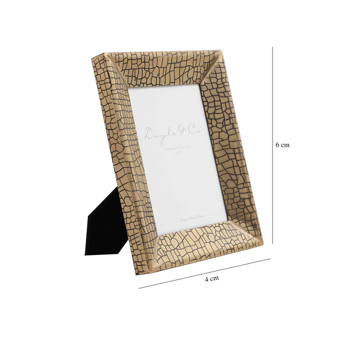 Aria Croc Art Frame – Unique Memory Showcase