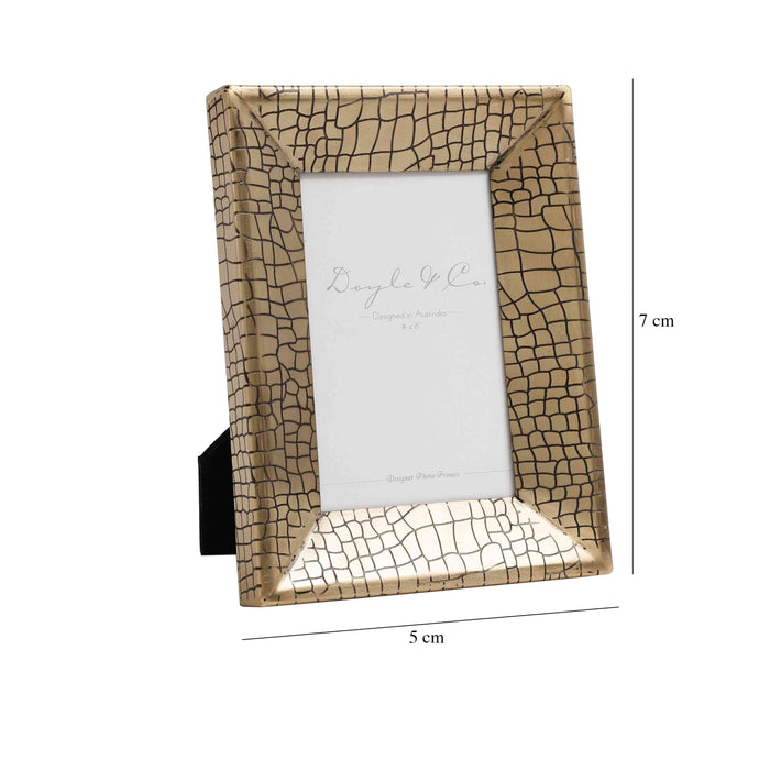 Aria Croc Frame – Elegant Memory Showcase