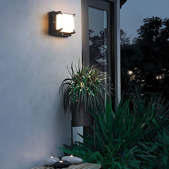 Diamond-Form Frosted PC LED Outdoor Wall Sconce IP54 Die-Cast Aluminium 5W | NordaLight