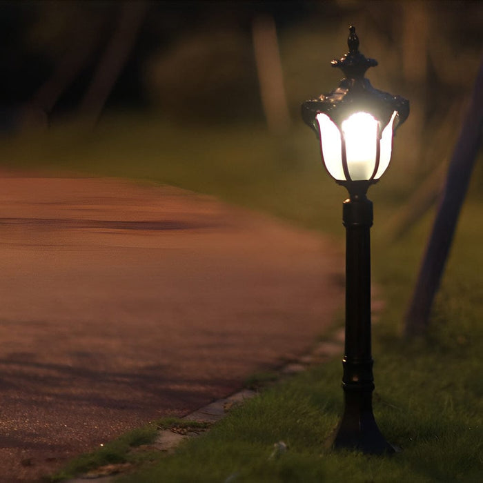 European Style Retro Outdoor Pathway Lamp Bronze or Black Die-Cast Aluminum IP65 Glass E27 31 Inch | NordaLight