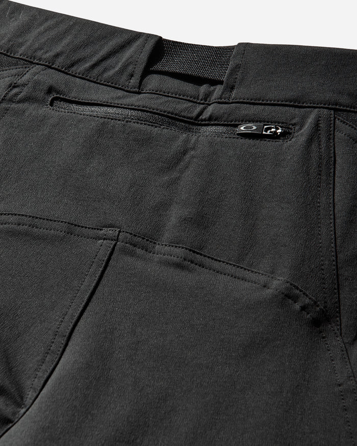 Oakley Latitude Veil 3 4 Short Pitch Black Shorts Short FOA408386 021