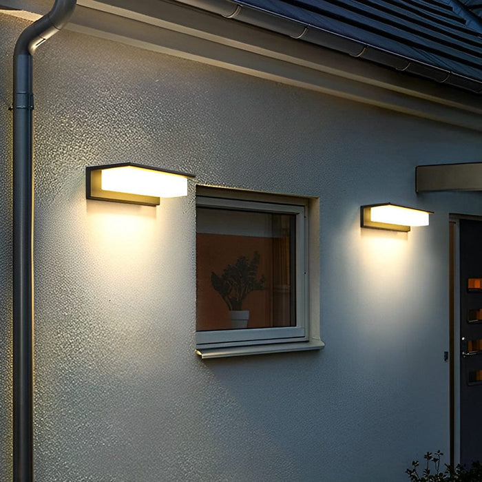 Modern Aluminum PC Outdoor Wall Sconce Black Solar or Hardwired IP54 CRI80 22000mAh 3 Widths Balcony Garden | NordaLight