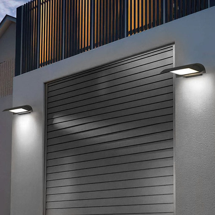 Modern Curved Visor Down-Light Aluminum PC Outdoor Wall Sconce Black IP65 85-265V 2 Sizes Garden Yard | NordaLight