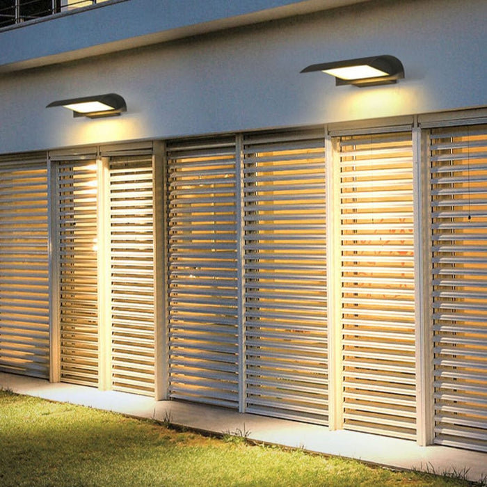 Modern Curved Visor Down-Light Aluminum PC Outdoor Wall Sconce Black IP65 85-265V 2 Sizes Garden Yard | NordaLight