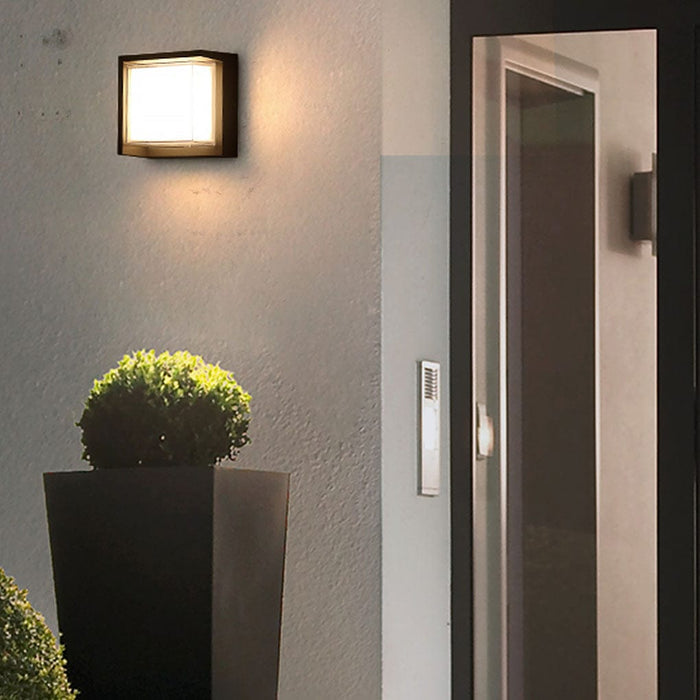 Modern Geometric Outdoor Wall Sconce Round or Square Die-Cast Aluminum Acrylic IP54 12W 3000K Courtyard Villa | NordaLight