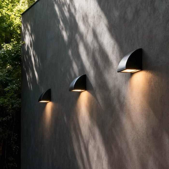 Modern LED Outdoor Wall Sconce OSRAM Chip IP65 Military Grade 8W 3000K Semicircle Triangle Black CRI80 | NordaLight