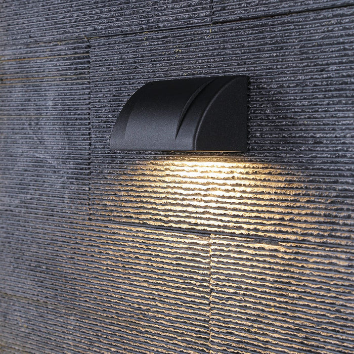 Modern LED Outdoor Wall Sconce OSRAM Chip IP65 Military Grade 8W 3000K Semicircle Triangle Black CRI80 | NordaLight