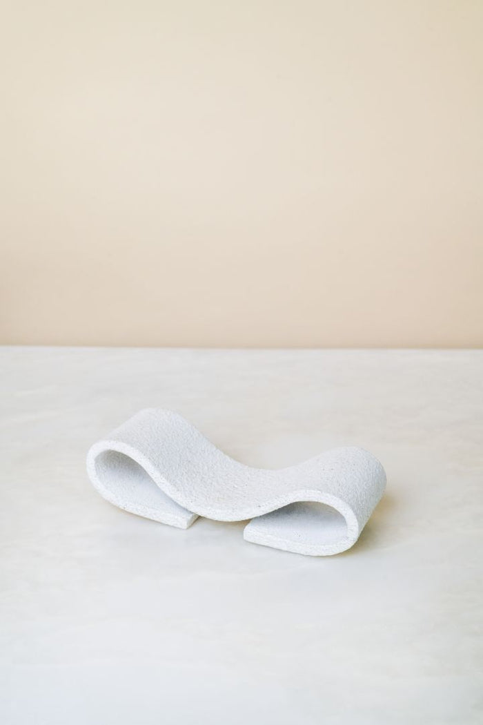 Onda Symmetrical Wave Iron Incense Stick Holder – Textured White