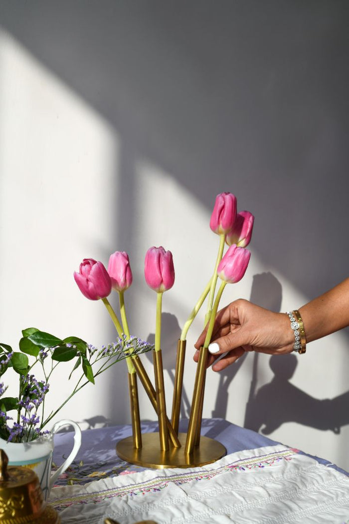 Quick-Fix Brushed Brass Stem-Support Vase