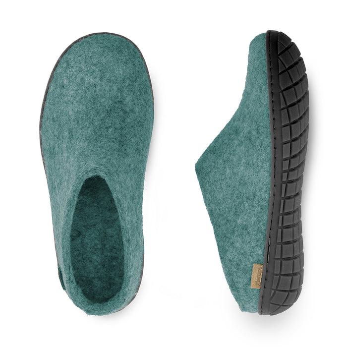 Slip-on with natural rubber sole - black - North Sea
