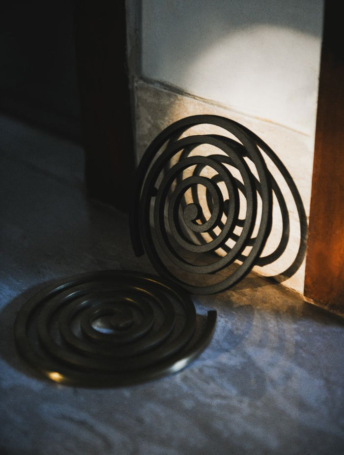 Spirale Concentric Coil Iron Trivet – Matte Black