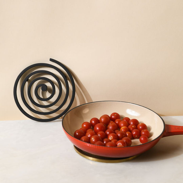 Spirale Concentric Coil Iron Trivet – Matte Black