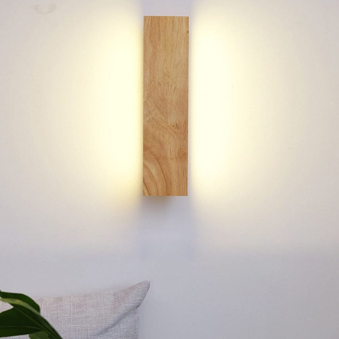 Wood LED Wall Sconce Rotatable Minimalist Warm White Bedroom Hallway 3 Sizes | NordaLight